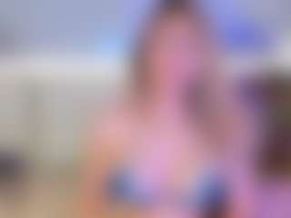 Live cam show with Sienna-Bellucci - Cute on CamClone
