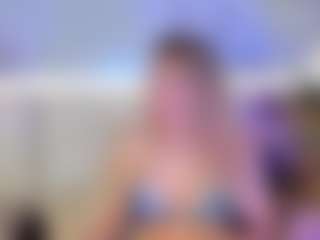 Live cam show with Sienna-Bellucci - Cute on TeamSkeetLive