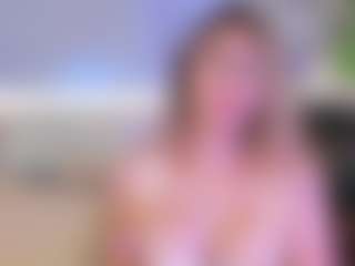 Live cam show with Sienna-Bellucci - Handjob on Camsoda