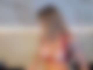Live cam show with Sienna-Bellucci - Brown Eyes Blonde Hair on Camsoda