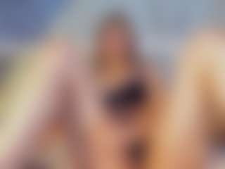 Live cam show with Sienna-Bellucci - Shaved Pussy Mature on Camsoda