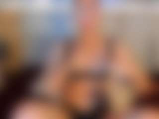Live cam show with Sienna-Bellucci - Brown Eyes Blonde Hair on Camsoda