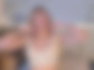 Live cam show with Sienna-Bellucci - Brown Eyes Blonde Hair on Camsoda