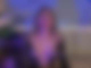Live cam show with Sienna-Bellucci - Mature Young Adult on livesexfox.com