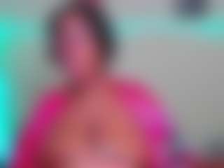 Live cam show with CinnamonSpice - Squirt on Milf Play