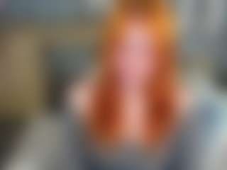 Live cam show with Emili-Hols - Brown Hair on CamwithHer