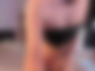 Live cam show with CorrinneHillestad - Granny Squirt on slutload