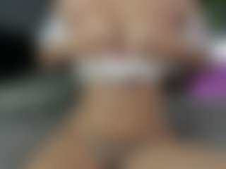CorrinneHillestad's Live Sex Cam Show