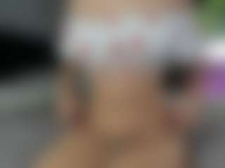 Live cam show with CorrinneHillestad - Granny Squirt on xDating