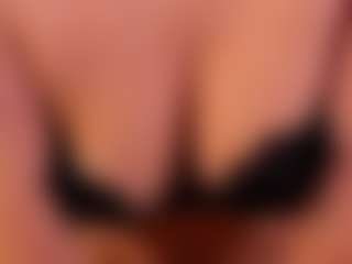Live cam show with CorrinneHillestad - Average on Uber Horny