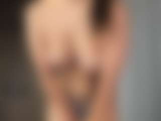 Live cam show with CorrinneHillestad - Striptease Granny on Chatstar