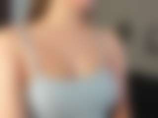 Live cam show with CorrinneHillestad - HD Brown Hair on livesuperchat.net