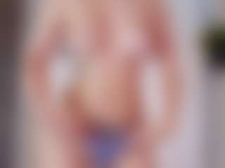 Live-Cam-Show mit CorrinneHillestad - Striptease auf Camsoda