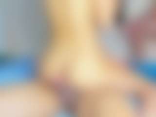 Live cam show with Hanna-fox20 - Smoking on milfzrlive.com