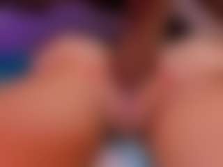 Live cam show with Hanna-fox20 - Smoking on Camsoda