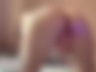 Live cam show with LaurenGrey - Flirt on CamwithHer