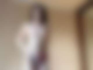 Live cam show with Lauren - Petite Teen (18+) on Camsoda