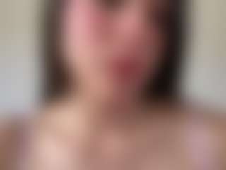 Live cam show with Charlotte - Shaved Pussy Teen (18+) on Uber Horny