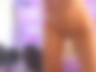 Spettacolo in cam dal vivo con Chiara Lewis - Public Big Tits su Camsoda