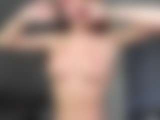 Live cam show with EveLuxx - Genital Piercings on Camming Site