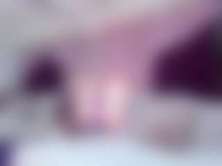 Live cam show with lunabloomm - Facial on Milfs Live