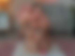 Live cam show with alannarussell - Green Eyes on CamClone