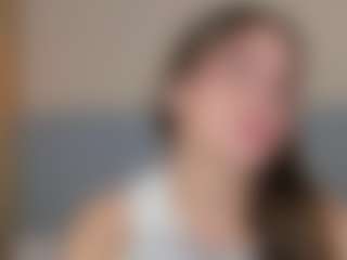 Live cam show with alannarussell - Fingering on madthumbs