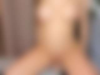Eire-Spencer MILF webcam performer live streaming