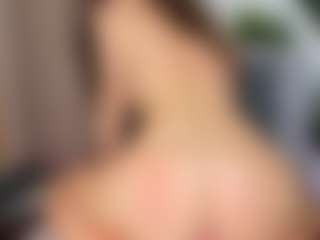 Live cam show with Eire-Spencer - Brown Hair Petite on SquirtSoMuch