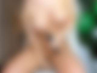 Live cam show with Eire-Spencer - Latina on CamwithHer