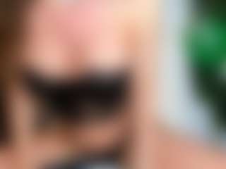 Live cam show with Eire-Spencer - Spank on CamClone