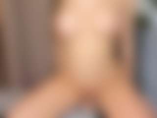 Live cam show with Eire-Spencer - Petite MILF on CamwithHer