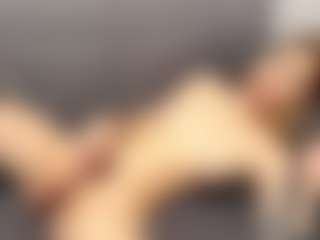 Live cam show with Sofia - Blonde Hair Petite on Gym Cam Girls