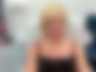 Live cam show with LunaxFantasy - Mature on AdultVida.com