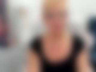 Live cam show with LunaxFantasy - Blondie on dropp.cam