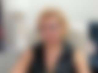 Live cam show with LunaxFantasy - Mature on hrnylive.com