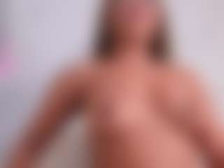 Live cam show with Alena Kenner - Brown Hair on galaxygirlnitro.com