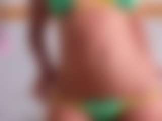 Live cam show with Alena Kenner - Ebony on live18s.com
