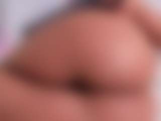 Live cam show with Alena Kenner - Black on live18s.com