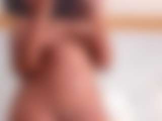Live cam show with Alena Kenner - Black on luckytryst.com