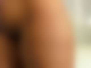 Live cam show with Alena Kenner - Ebony on Camming Site | colombia