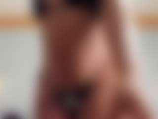 Live cam show with Alena Kenner - Flashing on Chatstar