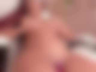 Live cam show with Alena Kenner - Fingers on Camsoda