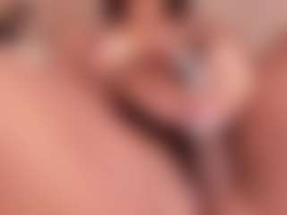 Live cam show with Alena Kenner - Average on StripNow