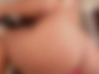 Live cam show with Alena Kenner - Public Black on mypornchat.com