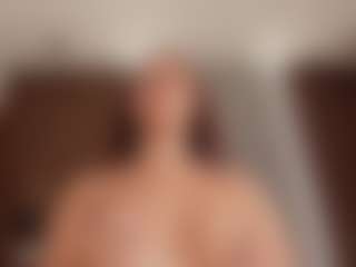 Live cam show with Alena Kenner - Ebony Lovense on intimatelivegirls.com