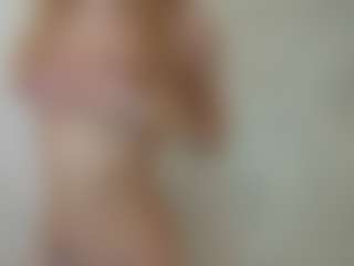 Live cam show with KarrySzweda - Moaning on Camsoda