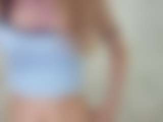 Live cam show with KarrySzweda - Petite on livesuperchat.net