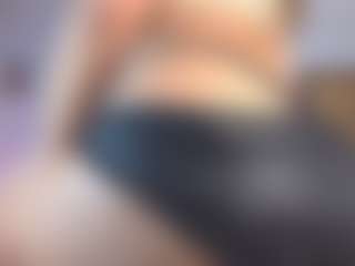 Live cam show with Oriana - Oil on friskycurves.com