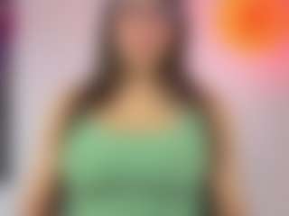 Oriana MILF webcam performer live streaming